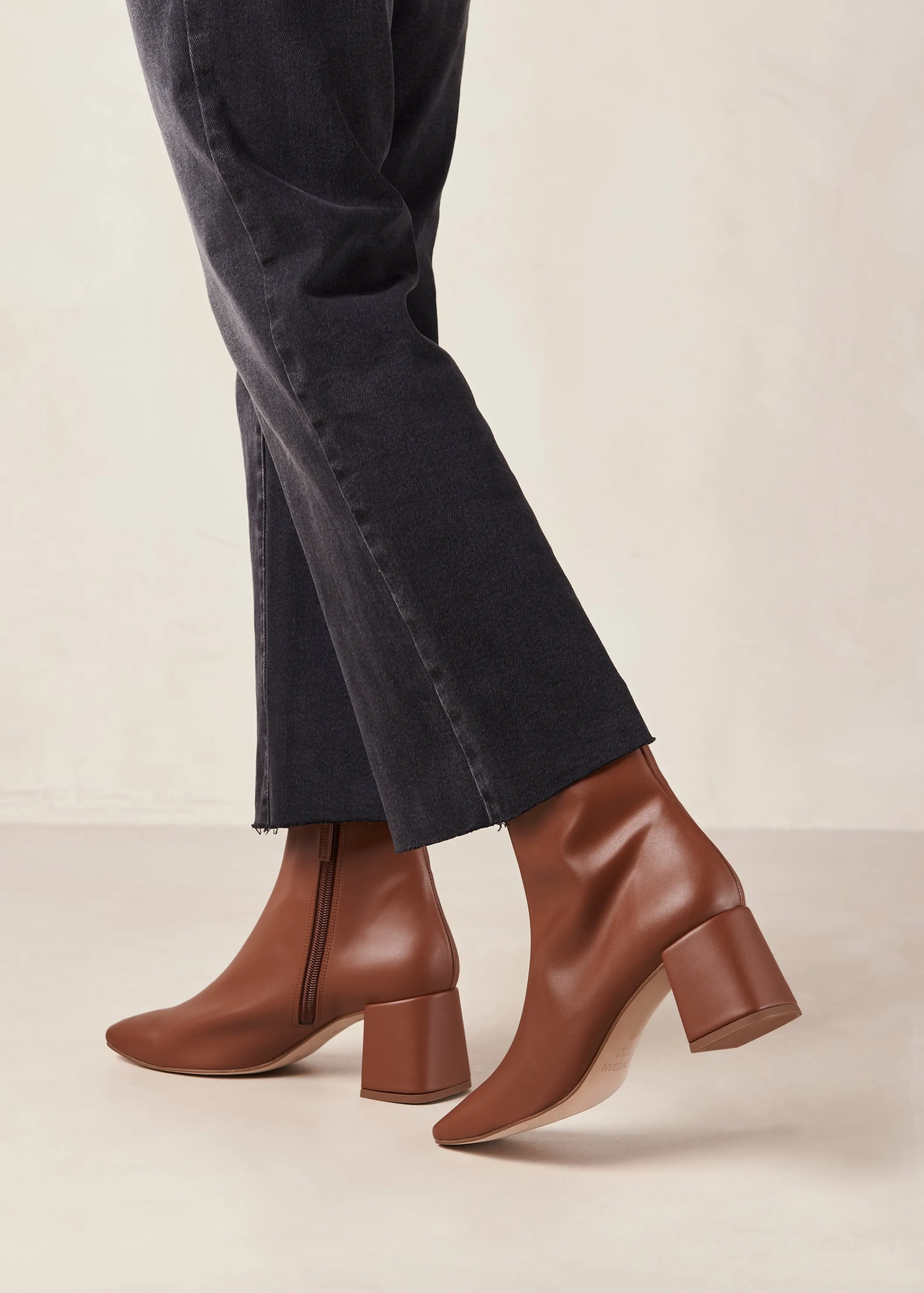 ALOHAS Watercolor Gingerbread Braune Vegane Lederstiefel< Vegan
