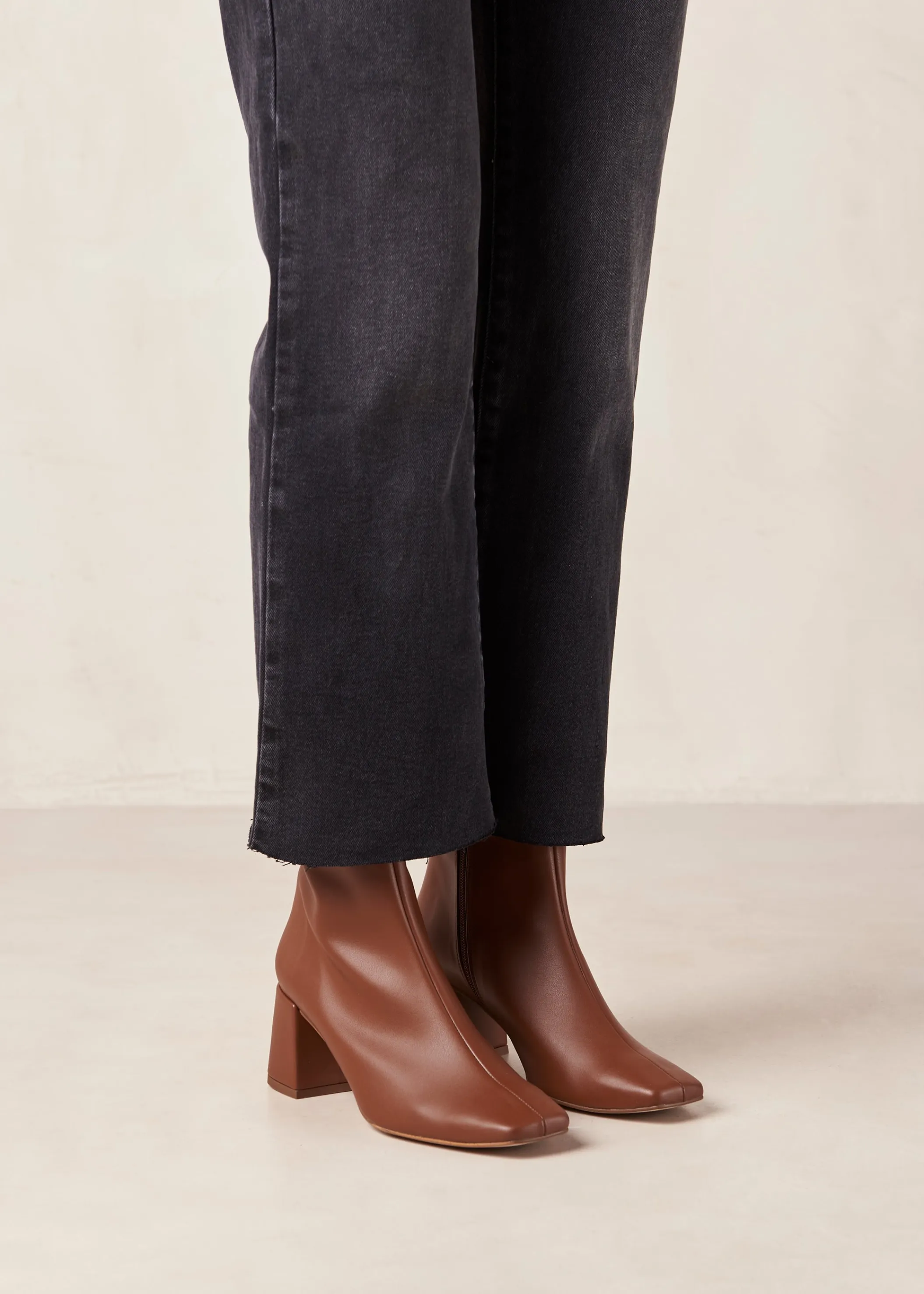ALOHAS Watercolor Gingerbread Braune Vegane Lederstiefel< Vegan