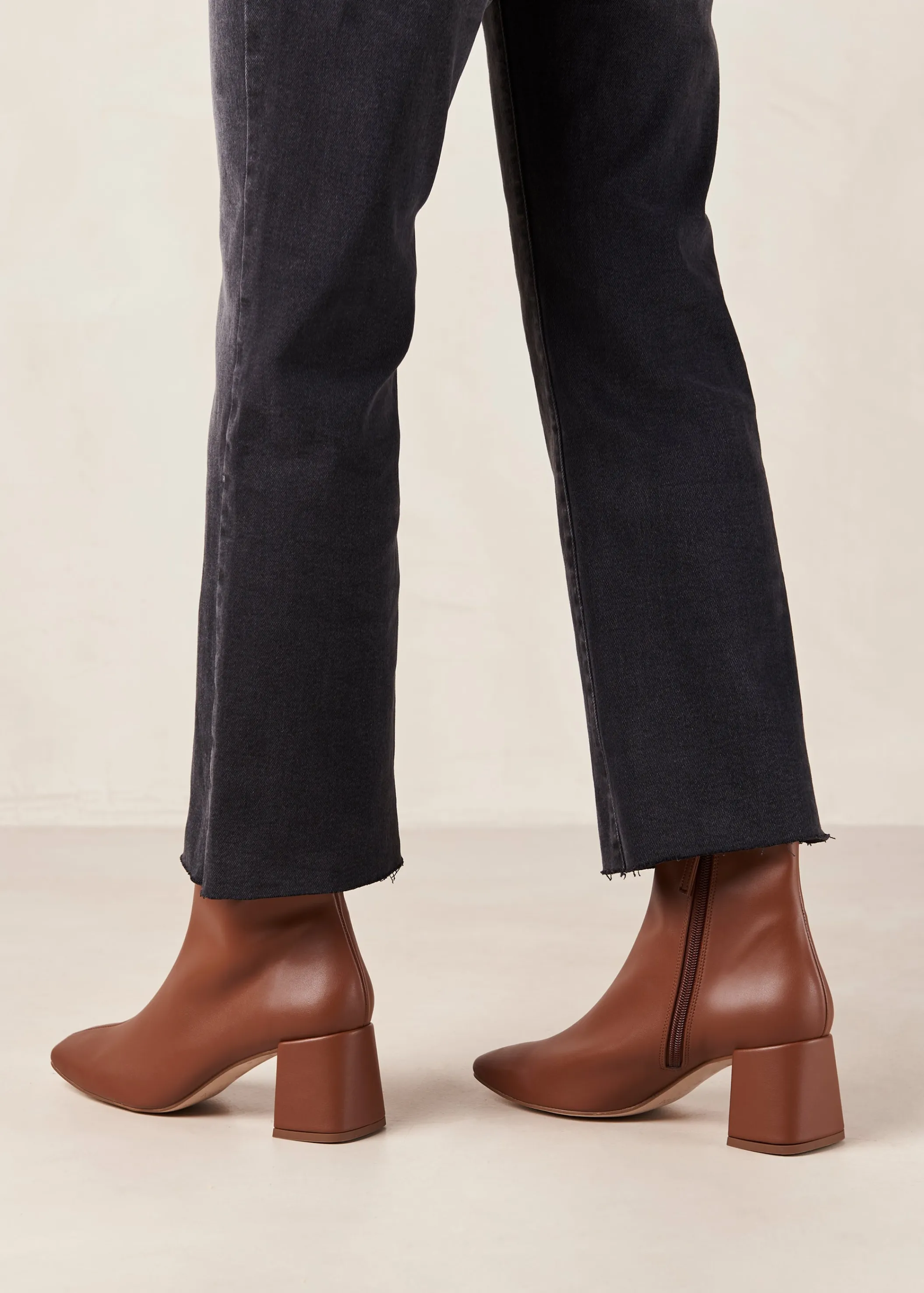ALOHAS Watercolor Gingerbread Braune Vegane Lederstiefel< Vegan